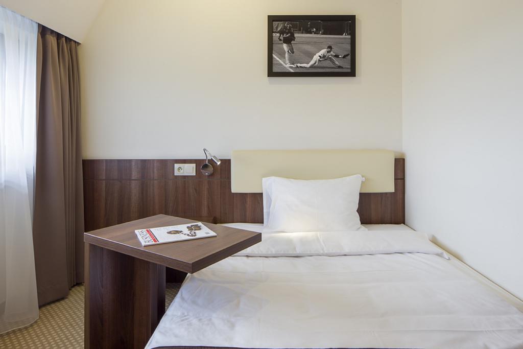 Hotel Antonio Conference Бжеґ Номер фото